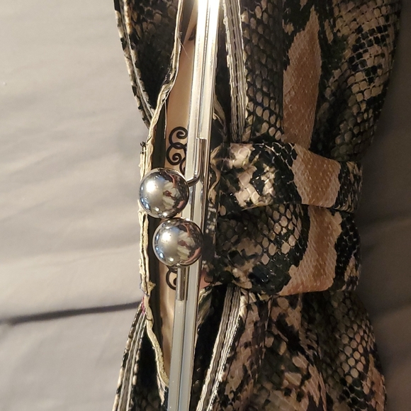 NWOT Jessica Simpson faux snake skin clutch. - Picture 4 of 7